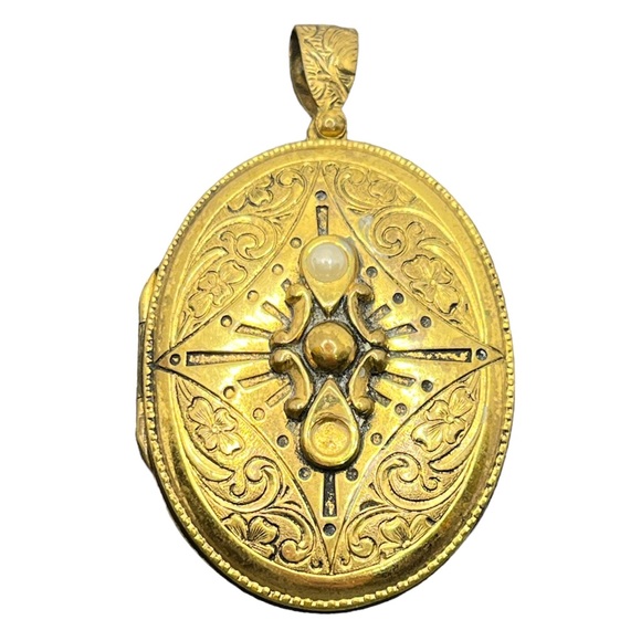 Victorian antique gold tone faux pearl oval locket pendant w pictures vintage